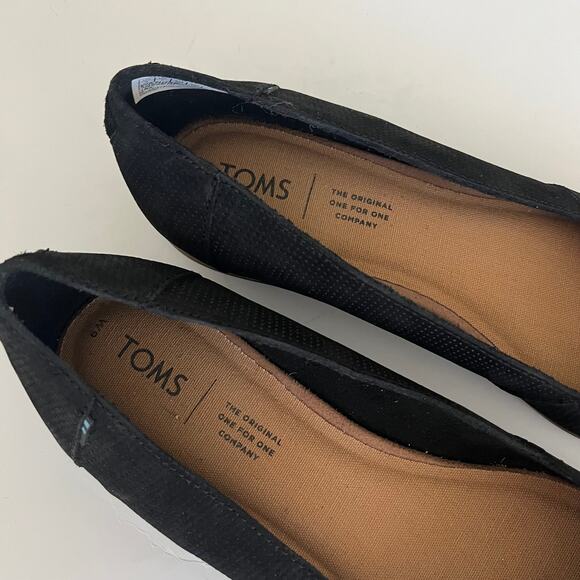TOMS 'Julie' Women's 9 Pointed Toe Suede Black Ballet Flat Slip On Comfort Shoe - Picture 3 of 7